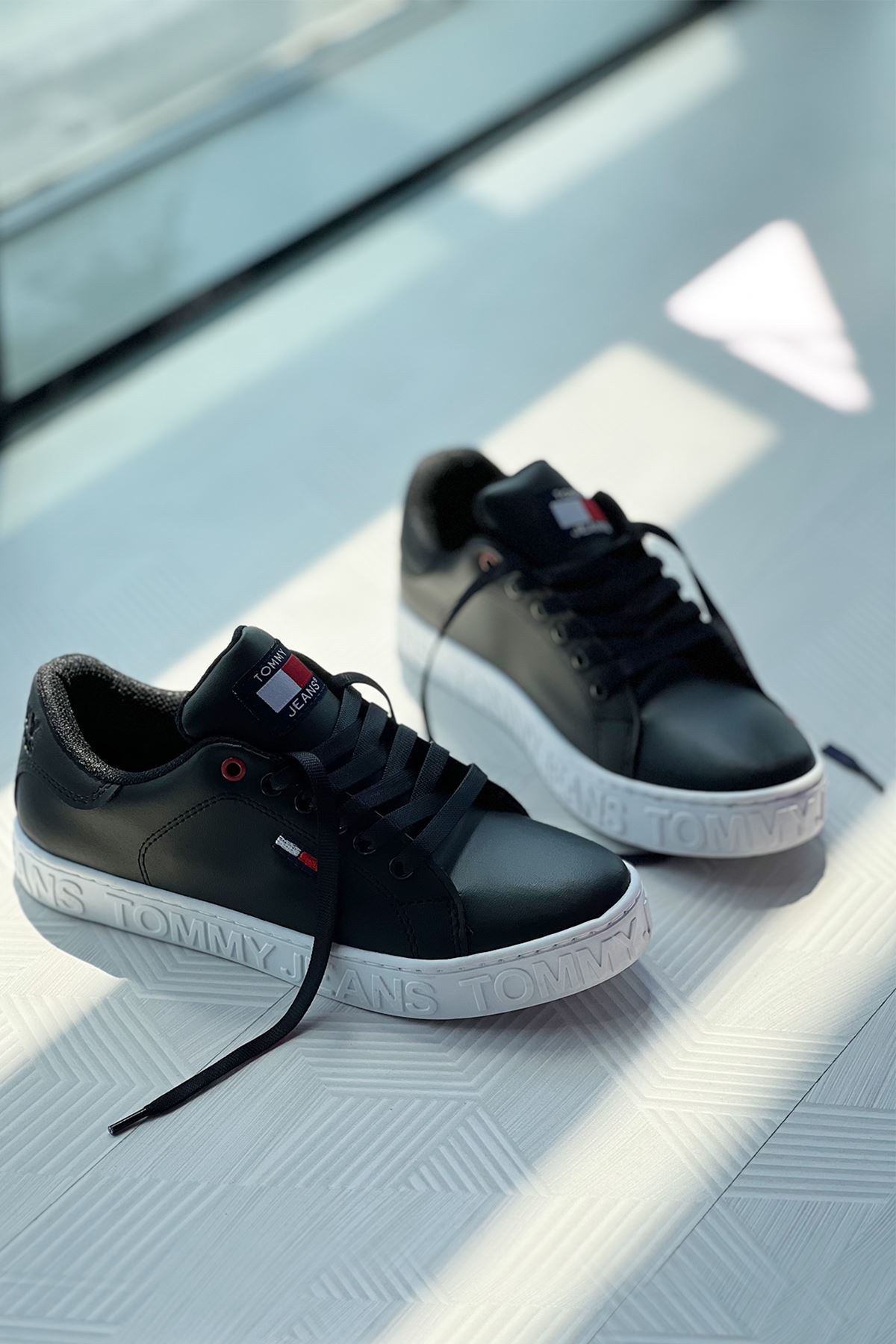 Tommy Hilfiger Siyah