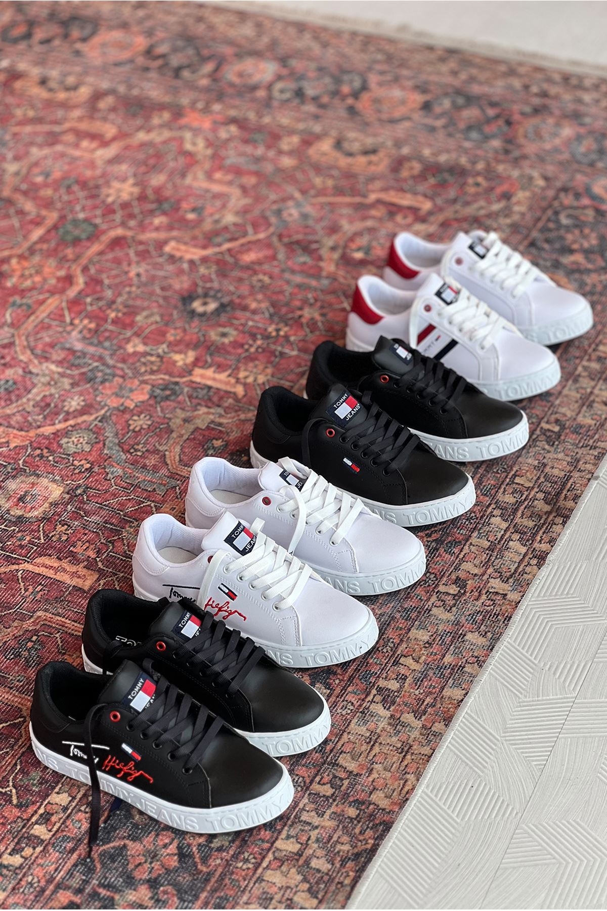 Tommy Hilfiger Siyah Kırmızı