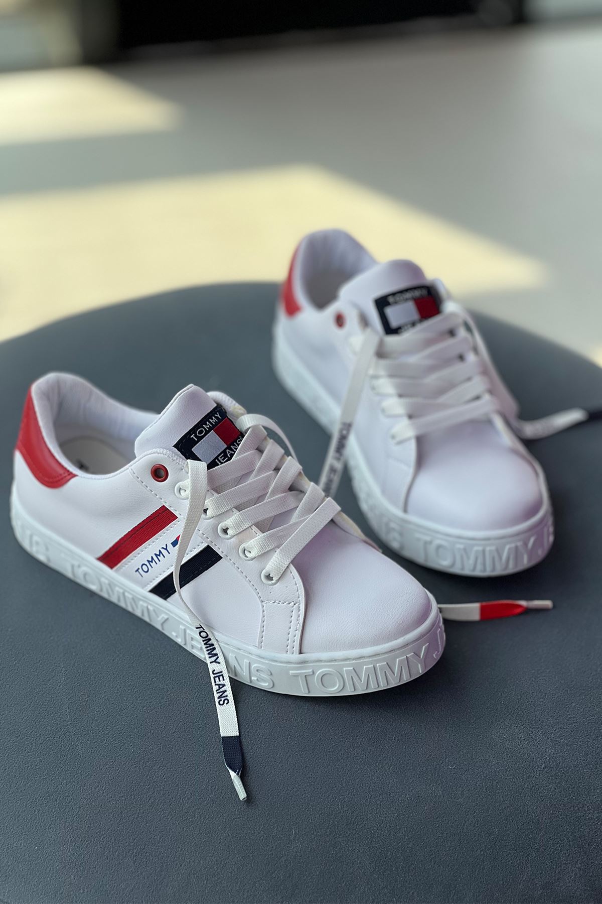 Tommy Kırmızı Beyaz